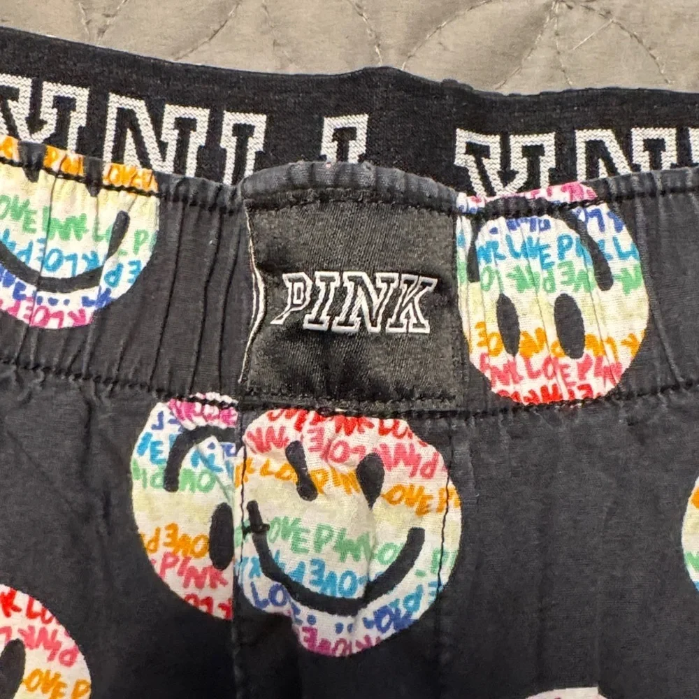 PINK Victoria’s Secret Black Rainbow Smiley Pajama Shorts XXL
